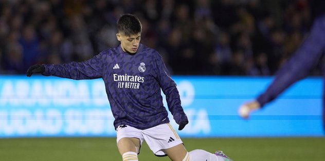 Arda Güler frikik için Ceballos ile tartıştı! Top direğe takıldı