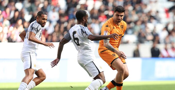 Ozan Tufan Championship’te haftanın en iyi 11’ine seçildi