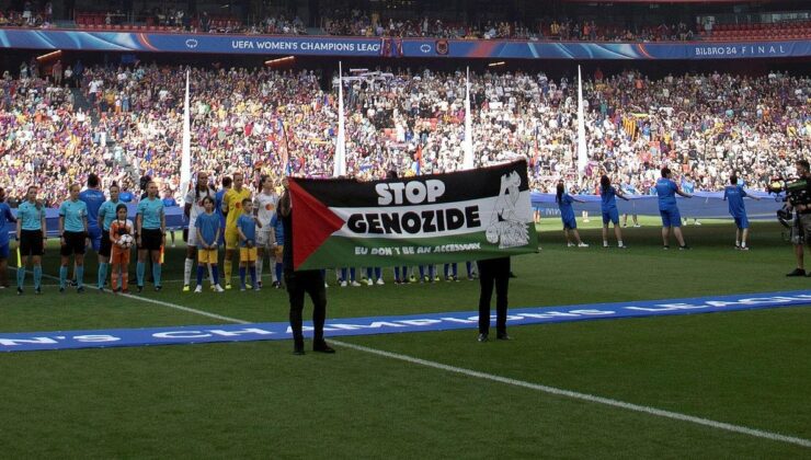 Kadınlar Şampiyonlar Ligi finalinde ’Soykırımı durdurun’ pankartı açıldı