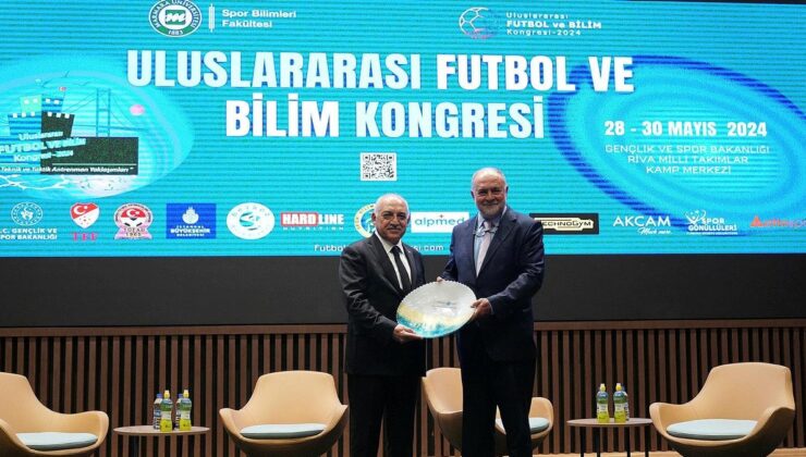 Mehmet Büyükekşi’ye ödül