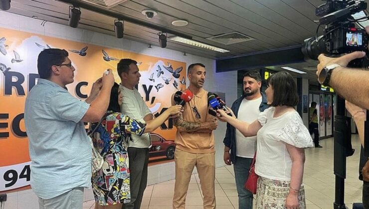 Mehmet Topal imzayı atıyor