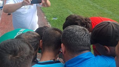 Cep telefonunu VAR olarak kullandı ve penaltıya hükmetti!