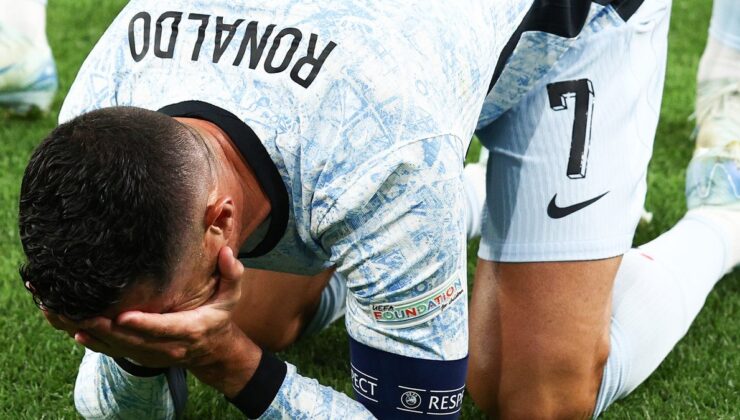 Cristiano Ronaldo tarihe geçti! Yere yığılıp hüngür hüngür ağladı