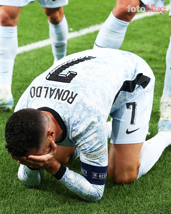 Cristiano Ronaldo tarihe geçti! Yere yığılıp hüngür hüngür ağladı