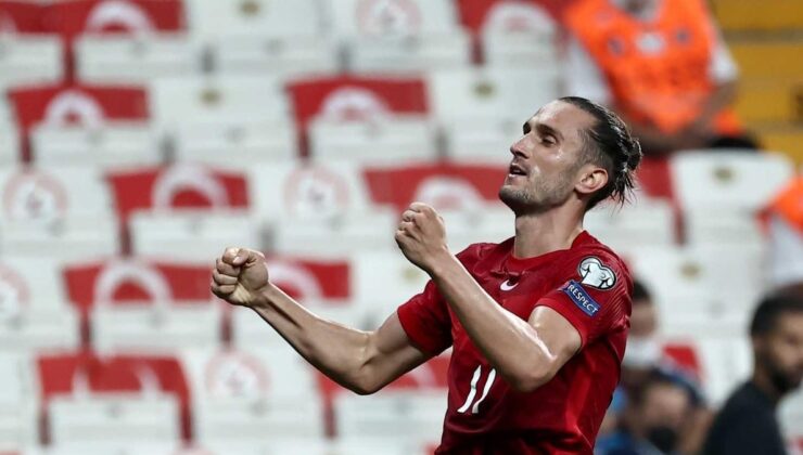 Yusuf Yazıcı imzayı atıyor