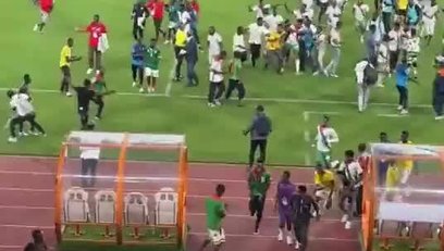 Burundi - Burkina Faso maçının ardından saha karıştı!