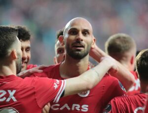 Eski milli futbolcu Ömer Toprak futbolu bıraktığını açıkladı!