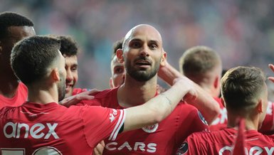 Eski milli futbolcu Ömer Toprak futbolu bıraktığını açıkladı!