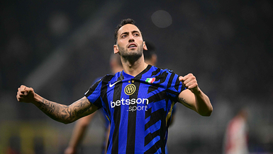 Hakan Çalhanoğlu "En İyi Erkek Oyuncu" ve "En İyi Orta Saha Oyuncusu" ödüllerine aday gösterildi