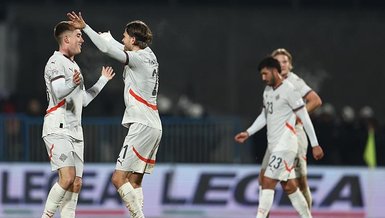İzlanda, umudunu son maça taşıdı: 2-0