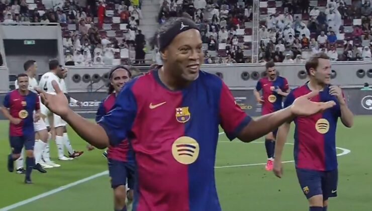 Ronaldinho bildiğiniz gibi! Frikikten golünü böyle attı…