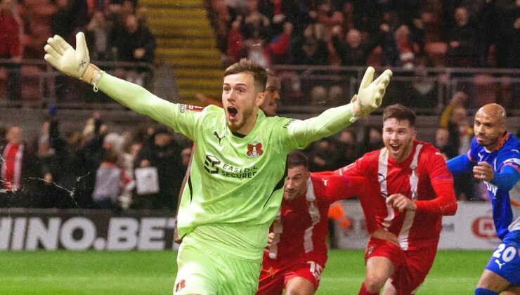 Emirates FA Cup’ta mucizevi gol! Kaleci Josh Keeley 90+9’da…