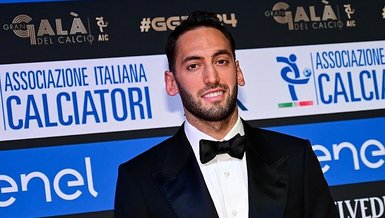 Hakan Çalhanoğlu, Inter'de kasım ayının futbolcusu seçildi